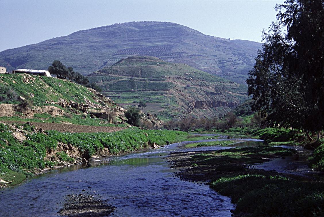 اين يصب نهر الاردن , اهم نهر فى الشام